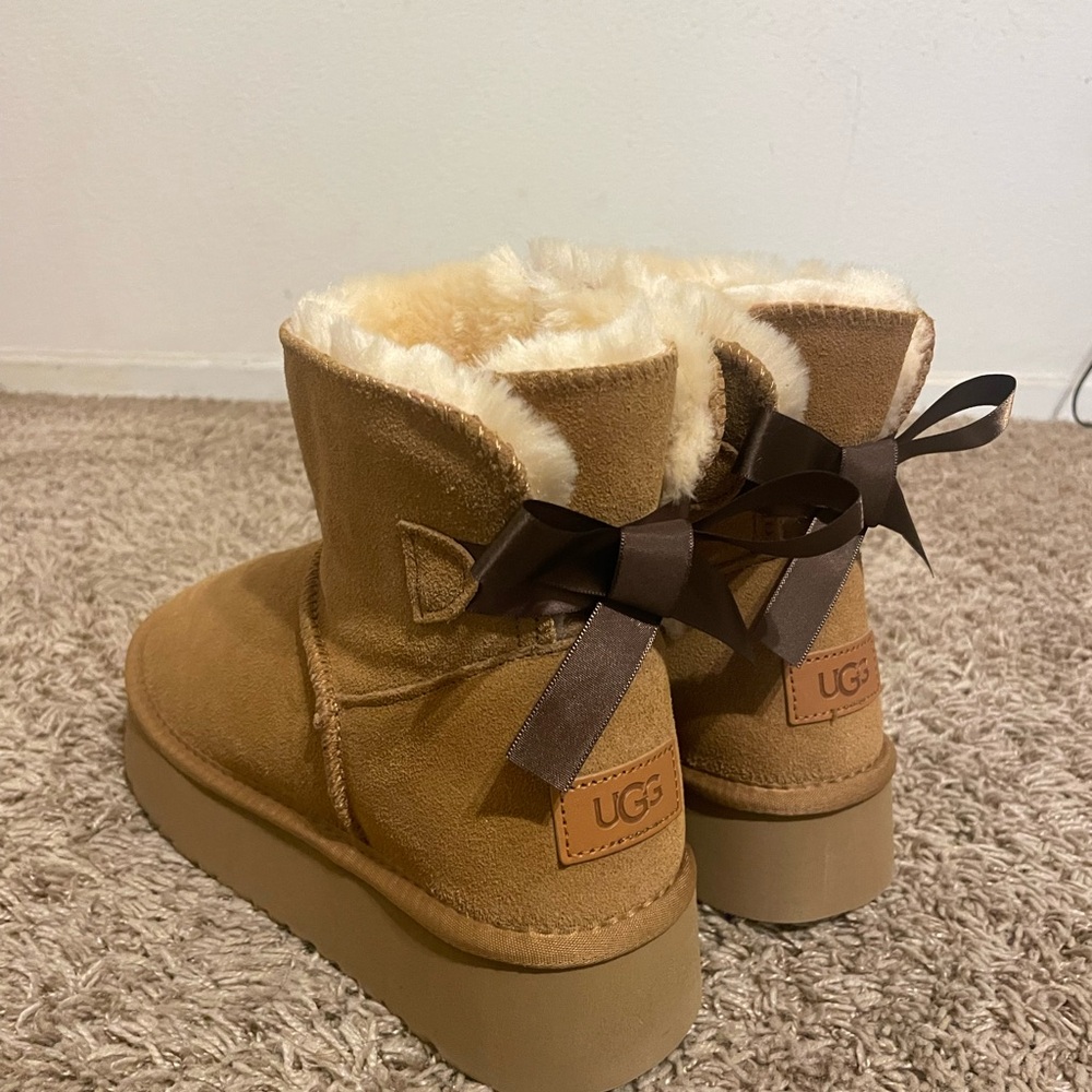 PLATFORM MINI BOW UGG BOOTS - CHESTNUT